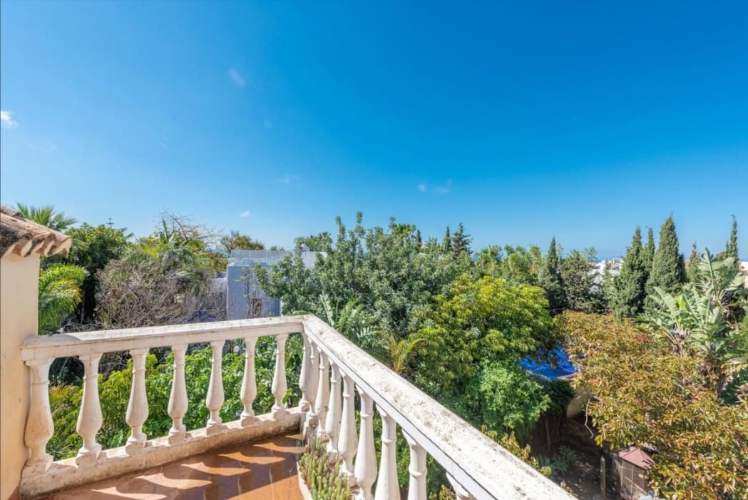 8 Zimmer Villa zu verkaufen in Marbella mit Pool Garage - 2.100.000 € (Ref: 9616480)