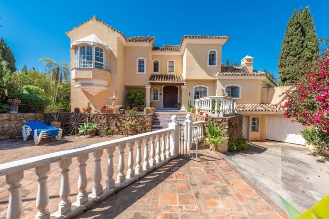 8 sovrum Villa till salu i Marbella med pool garage - 2 100 000 € (Ref: 9616480)