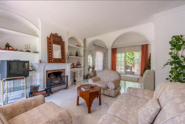 8 soveværelse Villa til salg i Marbella med swimmingpool garage - € 2.100.000 (Ref: 9616480)
