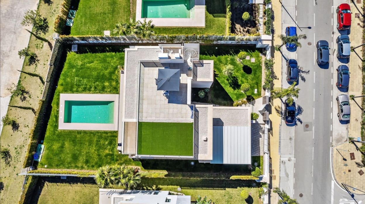 5 soverom Villa til salgs i Estepona med svømmebasseng garasje - € 2 350 000 (Ref: 9616483)