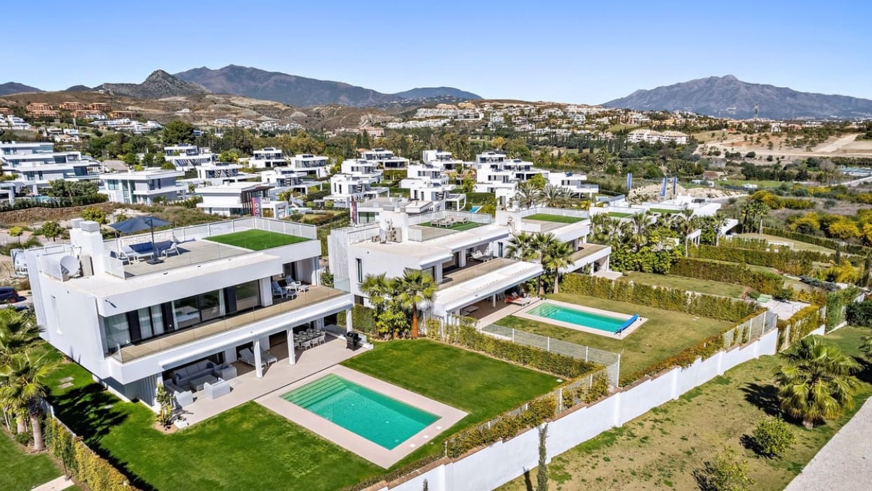 5 soverom Villa til salgs i Estepona med svømmebasseng garasje - € 2 350 000 (Ref: 9616483)