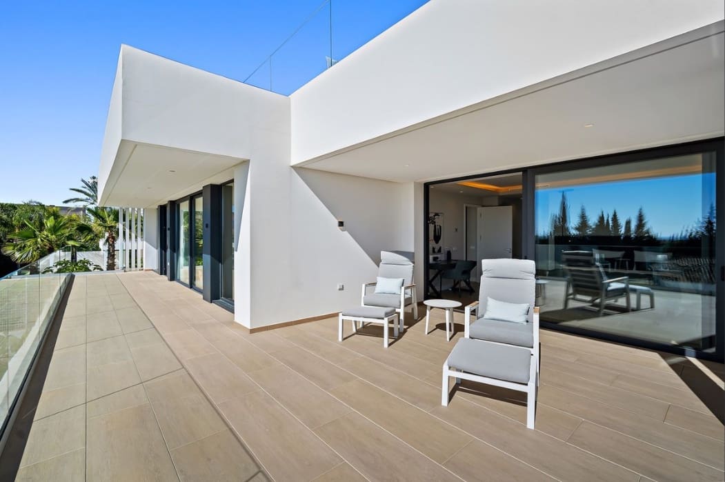 5 soverom Villa til salgs i Estepona med svømmebasseng garasje - € 2 350 000 (Ref: 9616483)