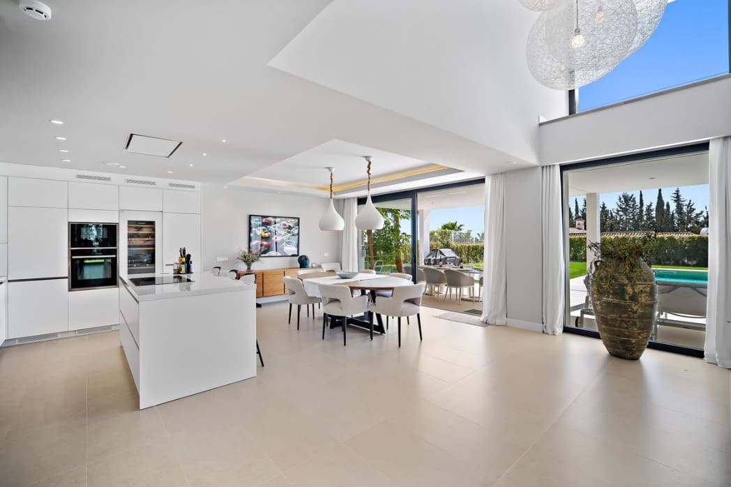 5 soverom Villa til salgs i Estepona med svømmebasseng garasje - € 2 350 000 (Ref: 9616483)