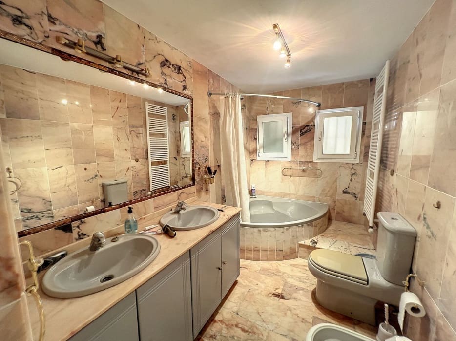 5 sypialnia Willa na sprzedaż w La Cala de Mijas z basenem garażem - 1 200 000 € (Ref: 9616487)