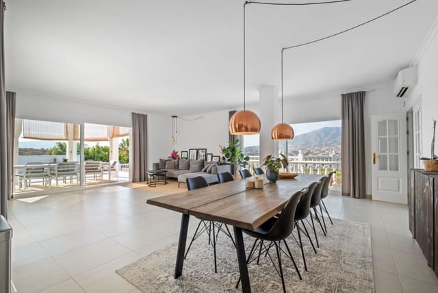 Chalet de 6 habitaciones en La Cala de Mijas, Mijas en venta con piscina garaje - 1.390.000 € (Ref: 9616489)