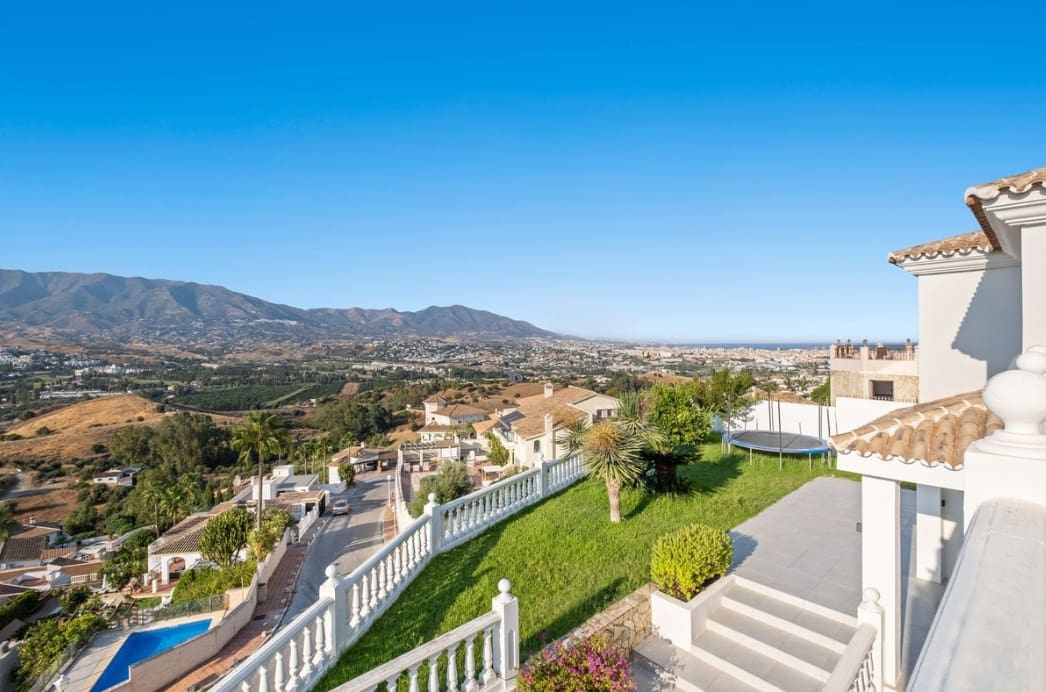 6 bedroom Villa for sale in La Cala de Mijas with pool garage - € 1,390,000 (Ref: 9616489)