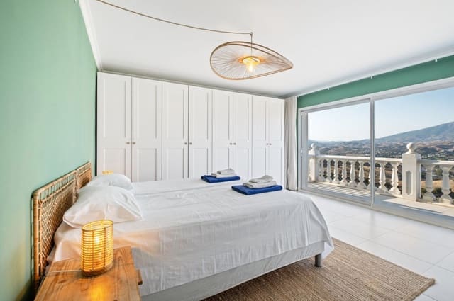 Chalet de 6 habitaciones en La Cala de Mijas, Mijas en venta con piscina garaje - 1.390.000 € (Ref: 9616489)