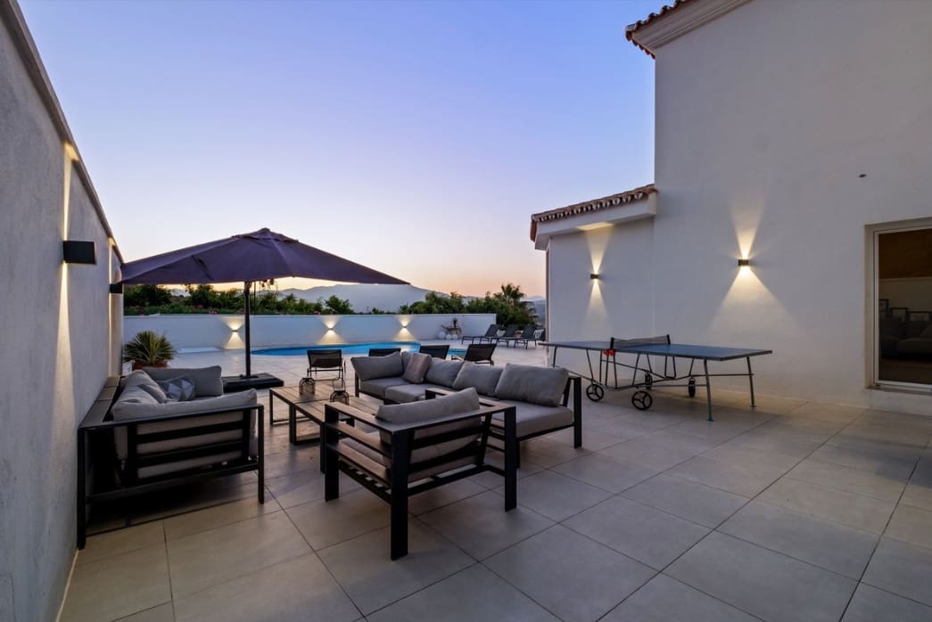 6 bedroom Villa for sale in La Cala de Mijas with pool garage - € 1,390,000 (Ref: 9616489)