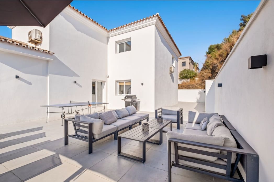 6 bedroom Villa for sale in La Cala de Mijas with pool garage - € 1,390,000 (Ref: 9616489)
