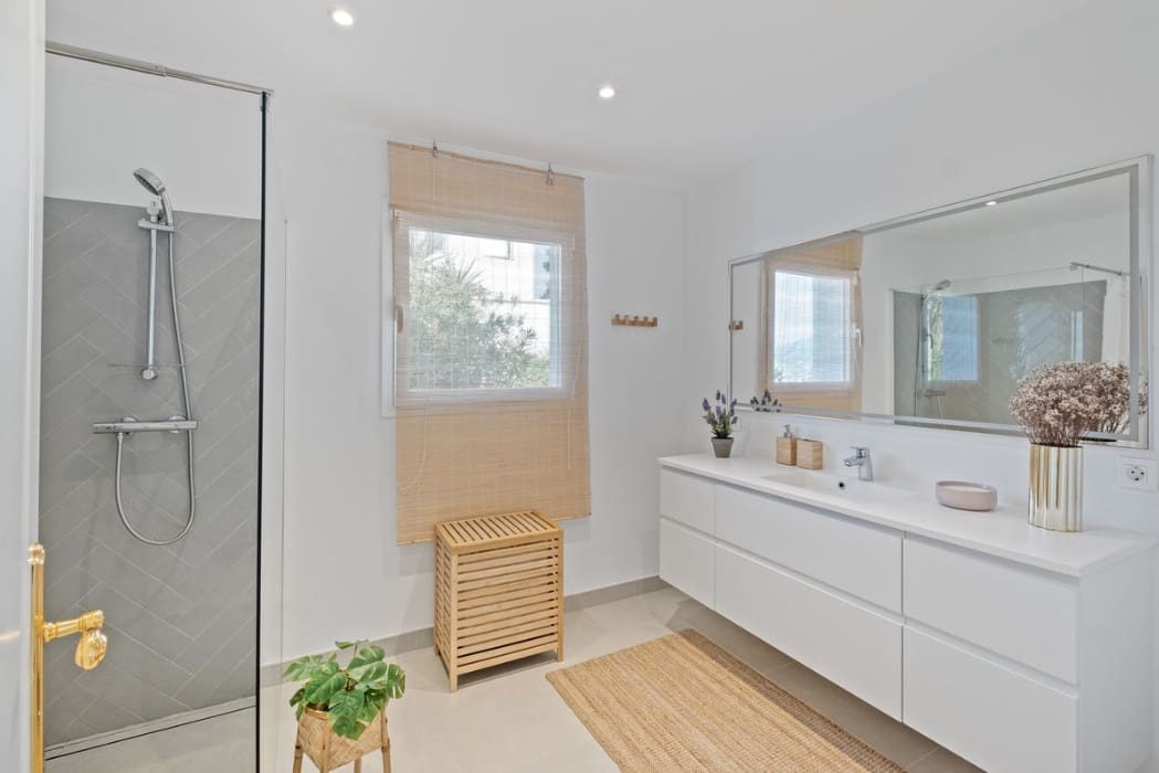 6 bedroom Villa for sale in La Cala de Mijas with pool garage - € 1,390,000 (Ref: 9616489)