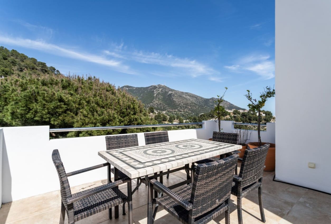 3 bedroom Villa for sale in Mijas with pool garage - € 1,445,000 (Ref: 9616498)