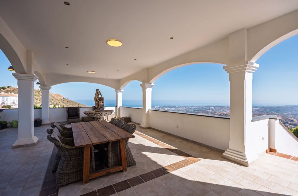 4 sypialnia Willa na sprzedaż w Mijas z basenem garażem - 2 495 000 € (Ref: 9616499)