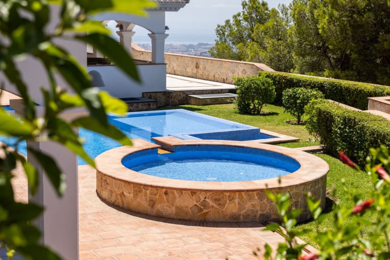 4 sypialnia Willa na sprzedaż w Mijas z basenem garażem - 2 495 000 € (Ref: 9616499)