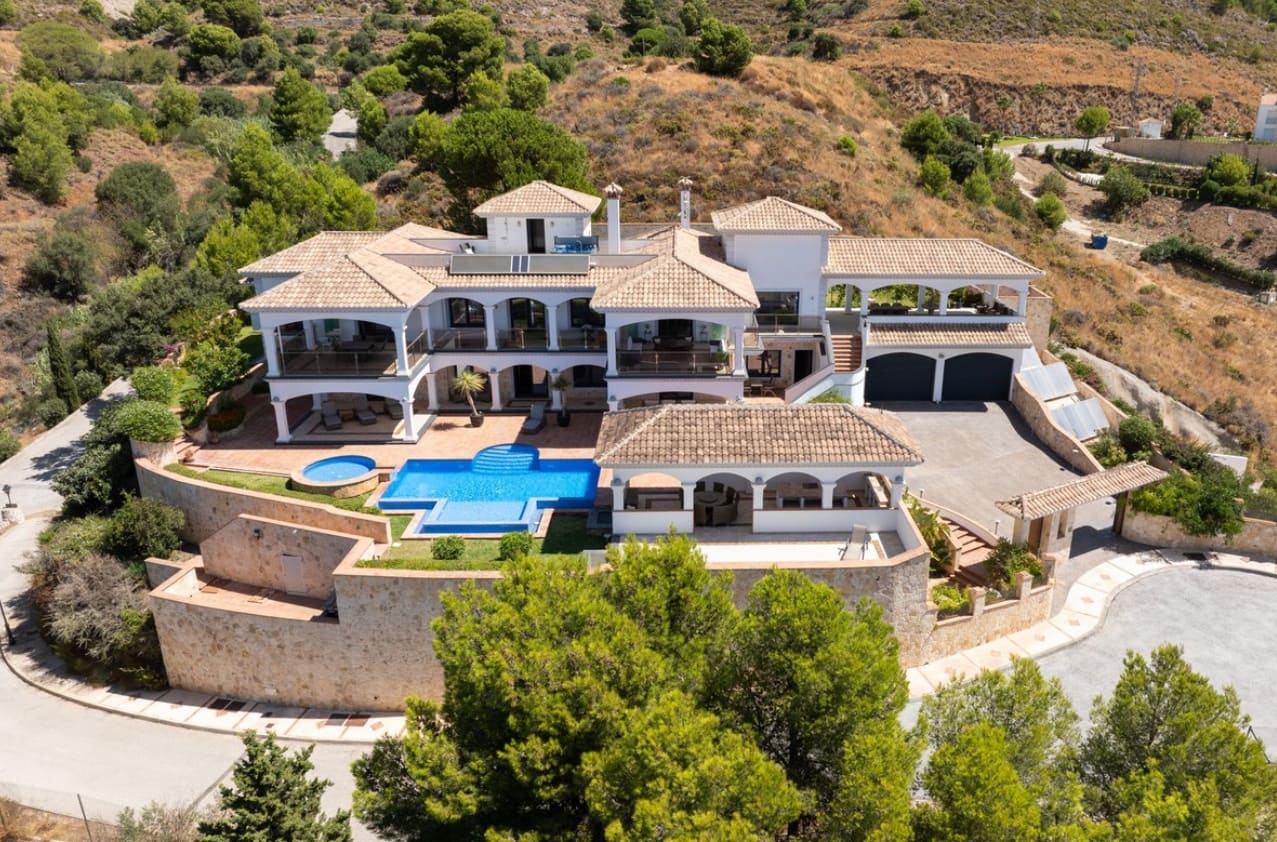 4 sypialnia Willa na sprzedaż w Mijas z basenem garażem - 2 495 000 € (Ref: 9616499)