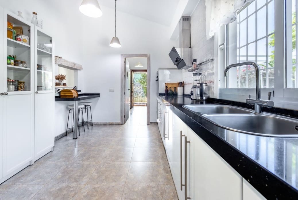 3 bedroom Villa for sale in La Cala de Mijas with pool garage - € 1,450,000 (Ref: 9616500)