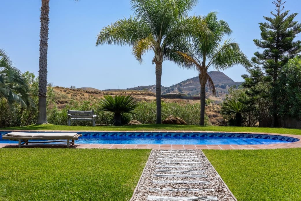 3 bedroom Villa for sale in La Cala de Mijas with pool garage - € 1,450,000 (Ref: 9616500)