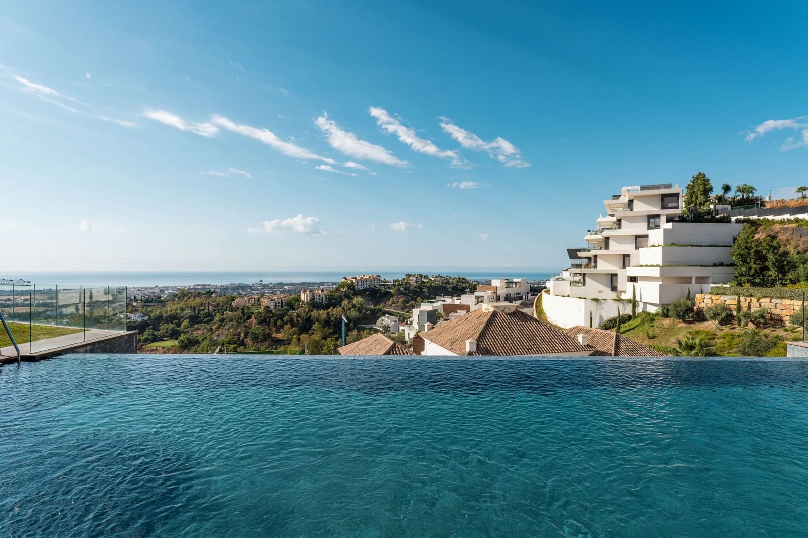 3 sypialnia Apartament na sprzedaż w Marbella z basenem garażem - 2 149 000 € (Ref: 9616501)