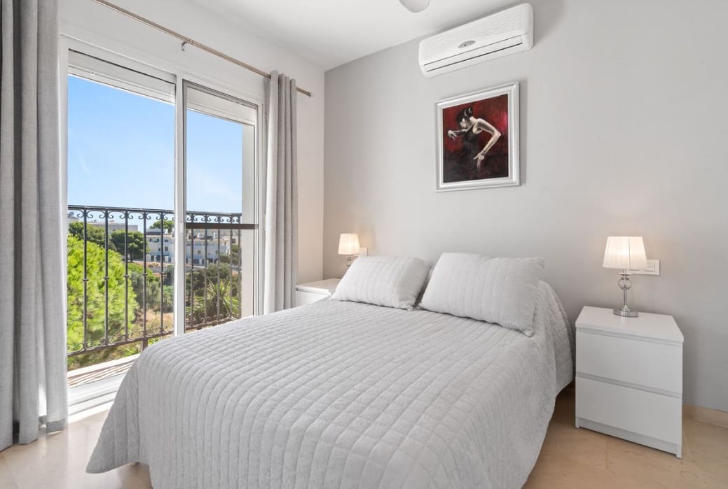 3 bedroom Villa for sale in Fuengirola with pool garage - € 1,275,000 (Ref: 9616504)