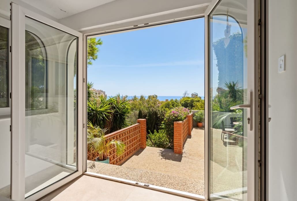 3 bedroom Villa for sale in Fuengirola with pool garage - € 1,275,000 (Ref: 9616504)