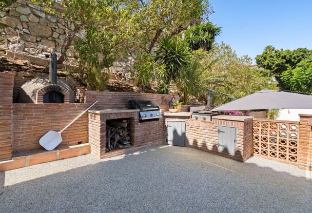 3 bedroom Villa for sale in Fuengirola with pool garage - € 1,275,000 (Ref: 9616504)