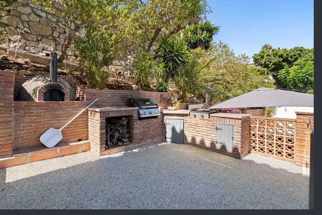 3 bedroom Villa for sale in Fuengirola with pool garage - € 1,275,000 (Ref: 9616504)