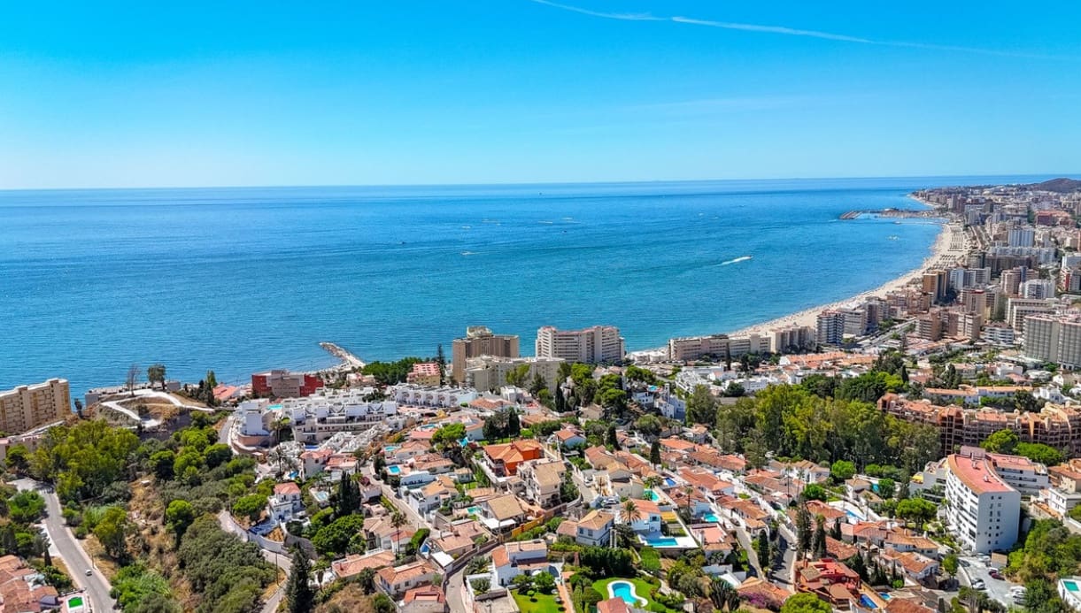 3 bedroom Villa for sale in Fuengirola with pool garage - € 1,275,000 (Ref: 9616504)