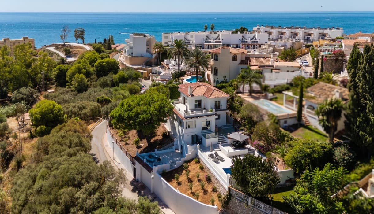 3 bedroom Villa for sale in Fuengirola with pool garage - € 1,275,000 (Ref: 9616504)