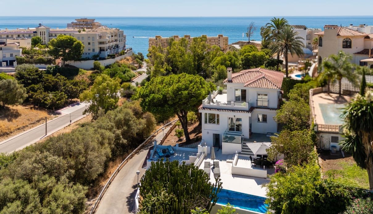 3 bedroom Villa for sale in Fuengirola with pool garage - € 1,275,000 (Ref: 9616504)