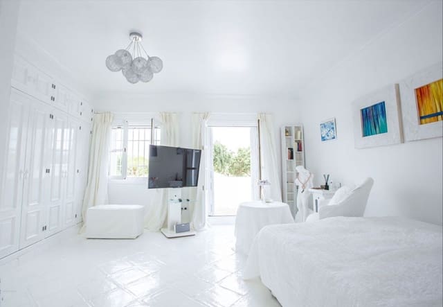 Chalet de 3 habitaciones en Sotogrande, San Roque en venta con piscina garaje - 1.200.000 € (Ref: 9616506)