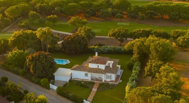 Chalet de 3 habitaciones en Sotogrande, San Roque en venta con piscina garaje - 1.200.000 € (Ref: 9616506)