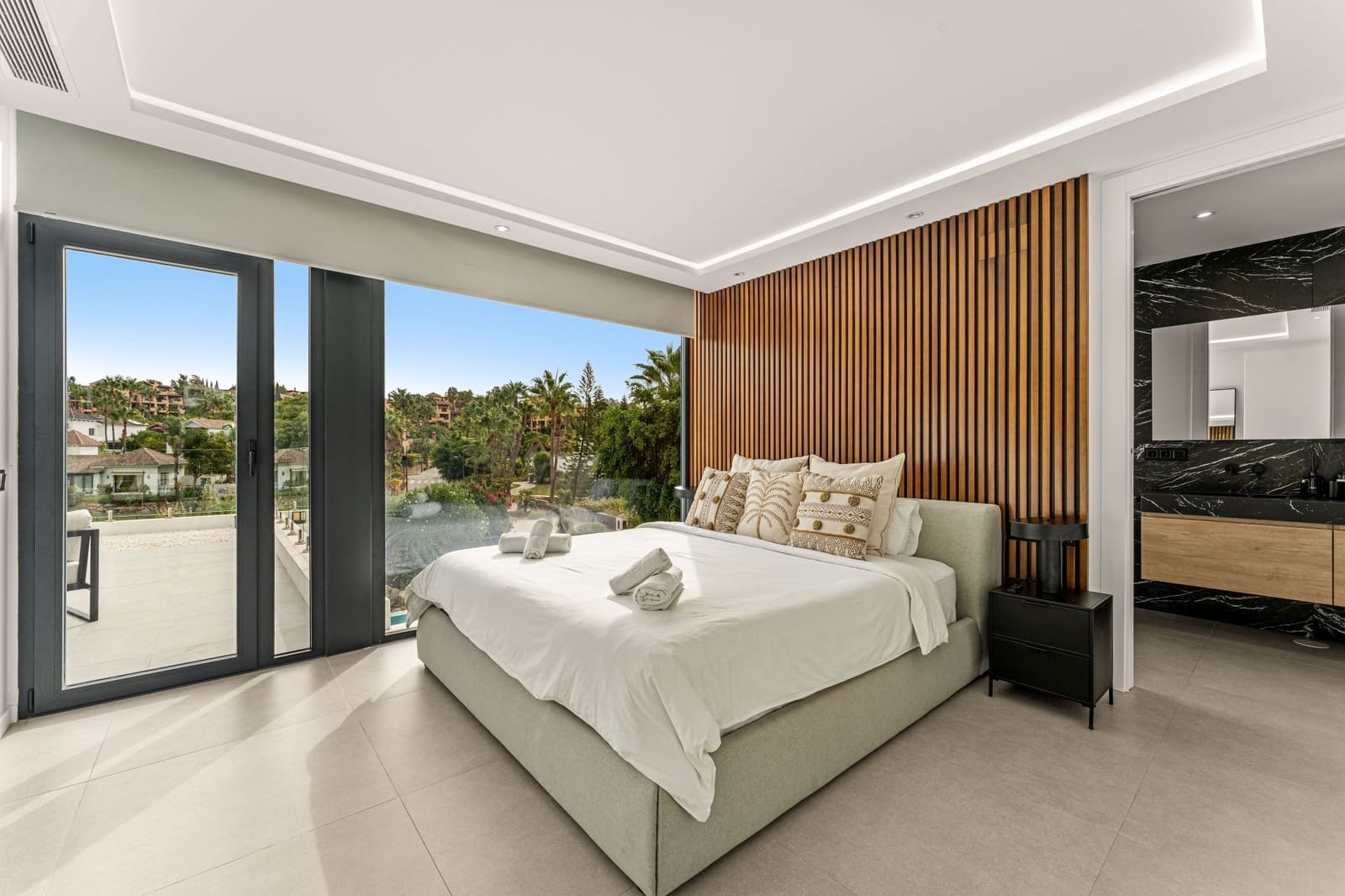 5 sovrum Villa till salu i Benahavis med pool - 1 790 000 € (Ref: 9616507)