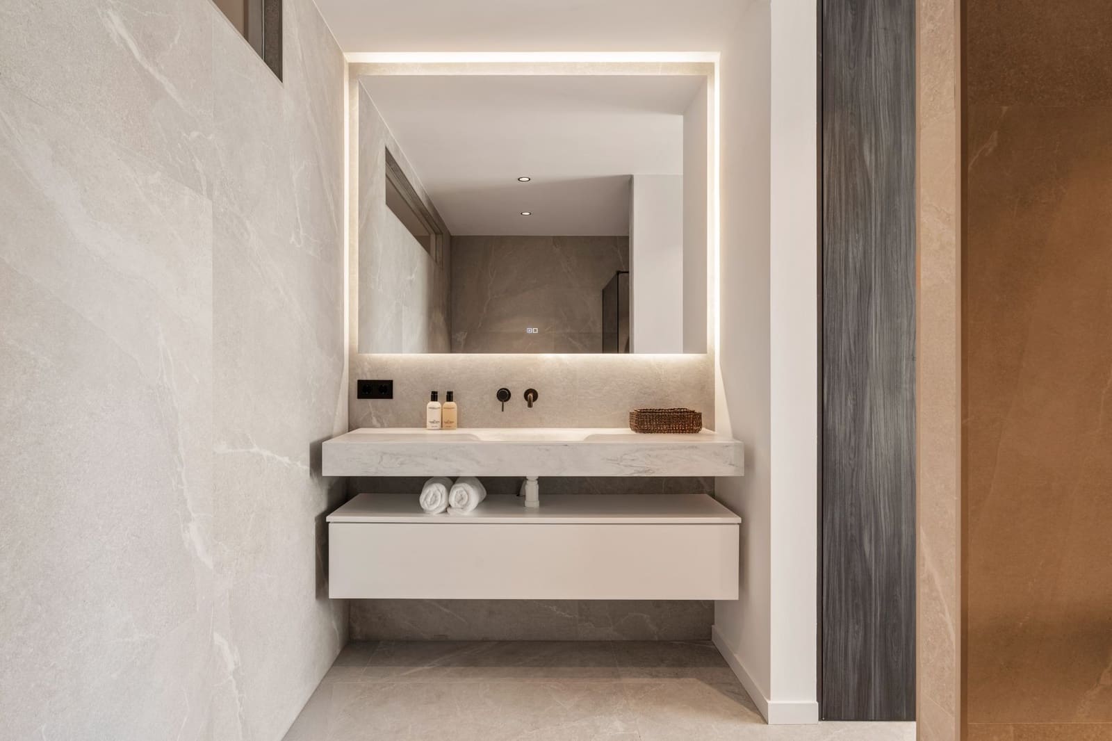 3 quarto Apartamento para venda em Benahavis com piscina - 1 295 000 € (Ref: 9616509)