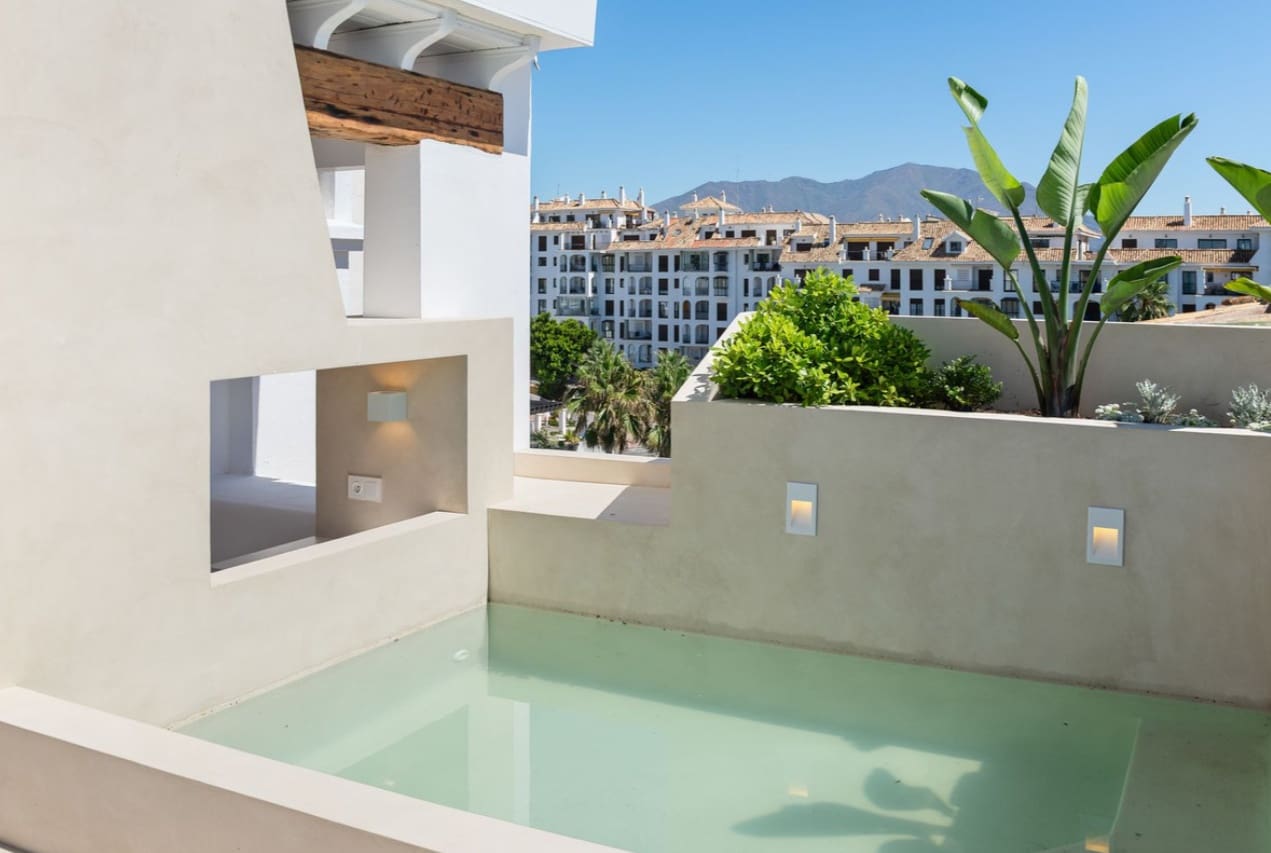 4 soverom Penthouse til salgs i Manilva med svømmebasseng garasje - € 1 350 000 (Ref: 9616510)