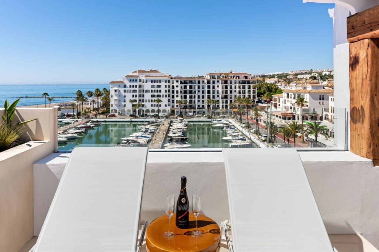 4 soverom Penthouse til salgs i Manilva med svømmebasseng garasje - € 1 350 000 (Ref: 9616510)