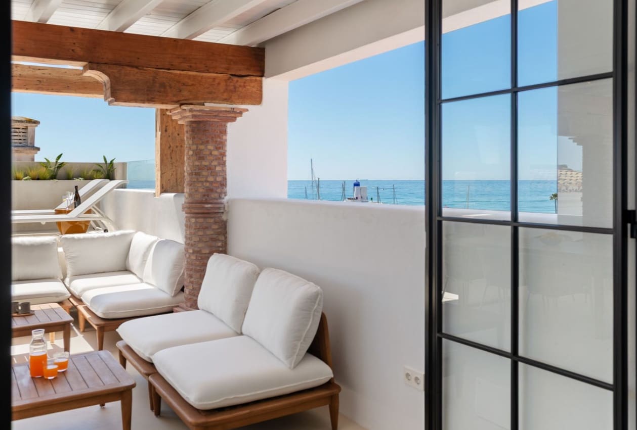 4 soverom Penthouse til salgs i Manilva med svømmebasseng garasje - € 1 350 000 (Ref: 9616510)