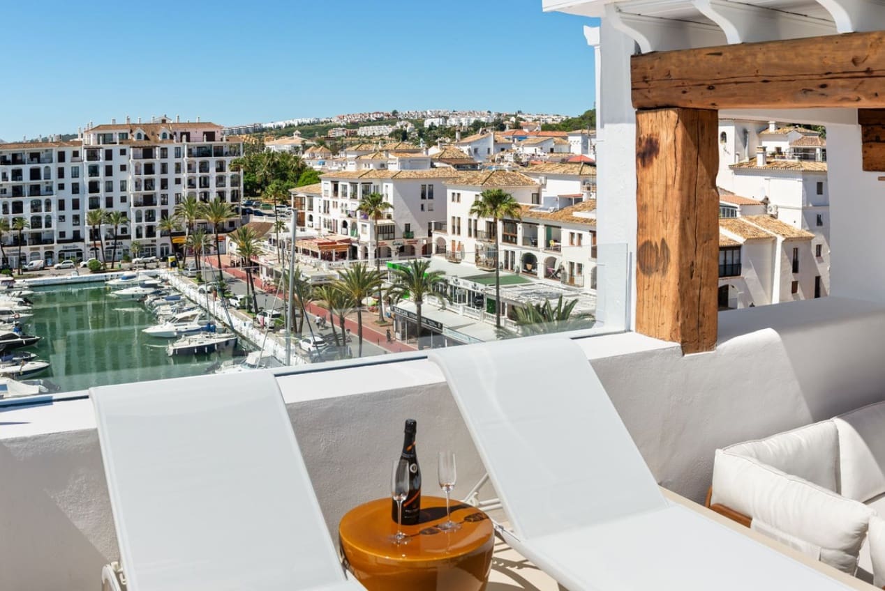 4 soverom Penthouse til salgs i Manilva med svømmebasseng garasje - € 1 350 000 (Ref: 9616510)