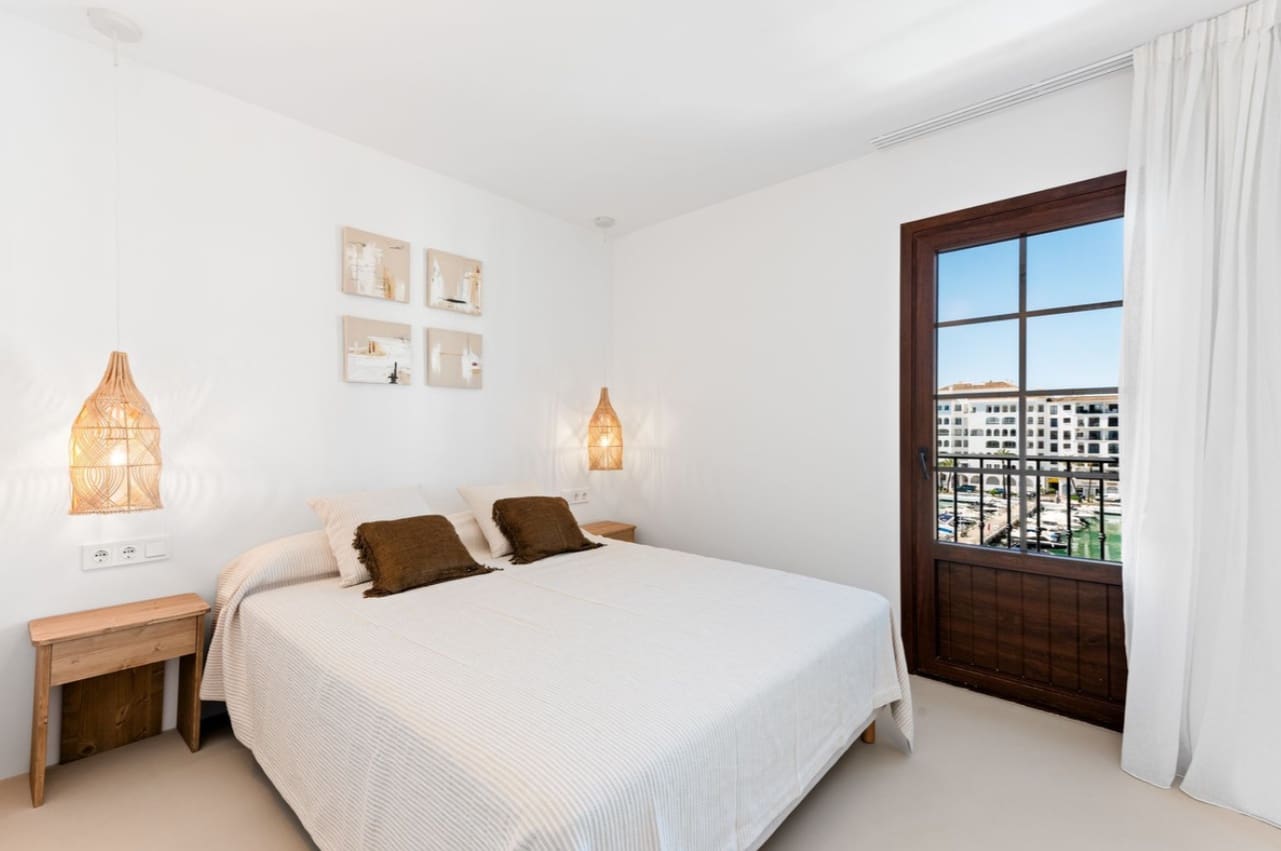 4 soverom Penthouse til salgs i Manilva med svømmebasseng garasje - € 1 350 000 (Ref: 9616510)