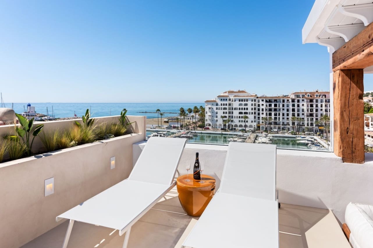 4 soverom Penthouse til salgs i Manilva med svømmebasseng garasje - € 1 350 000 (Ref: 9616510)