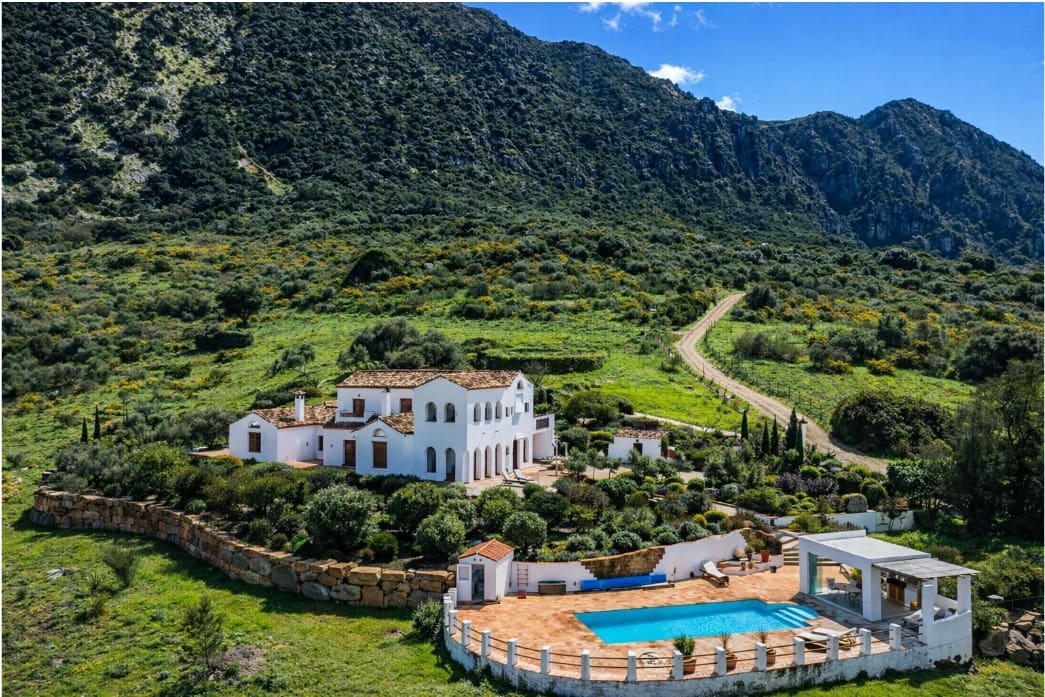 5 bedroom Villa for sale in Casares with pool garage - € 1,860,000 (Ref: 9616512)