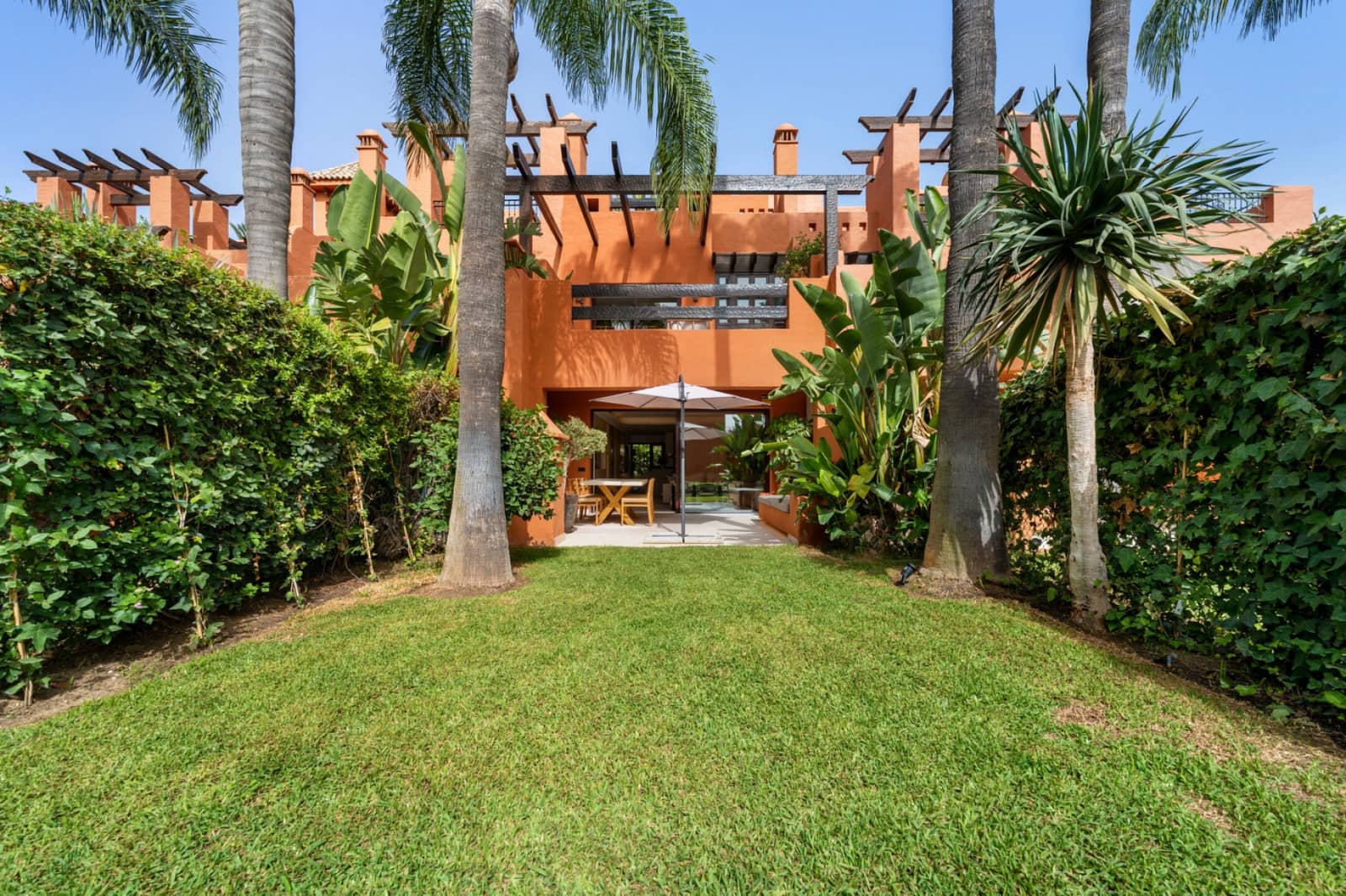 4 soveværelse Byhus til salg i Marbella med swimmingpool garage - € 2.150.000 (Ref: 9616513)