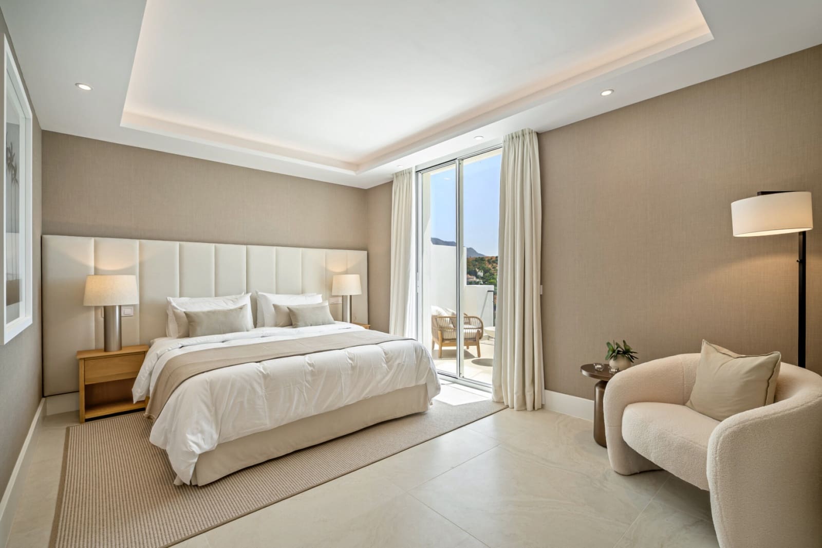 4 bedroom Townhouse for sale in La Quinta with pool garage - € 1,875,000 (Ref: 9616514)