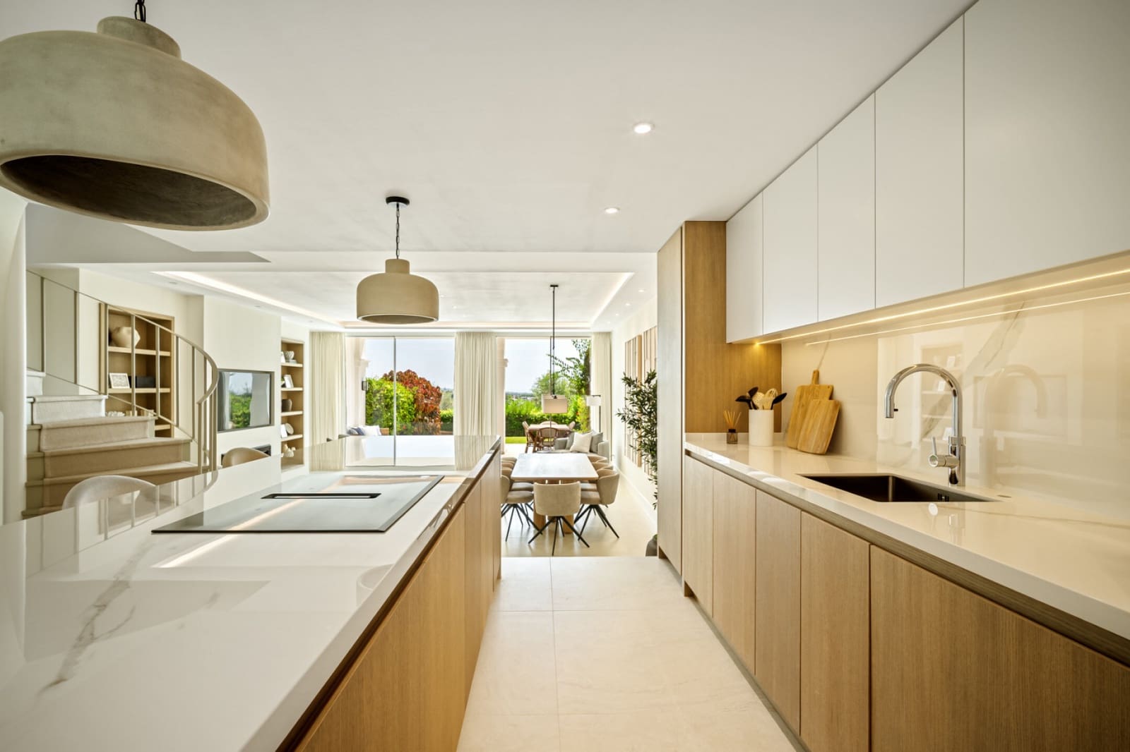 4 bedroom Townhouse for sale in La Quinta with pool garage - € 1,875,000 (Ref: 9616514)