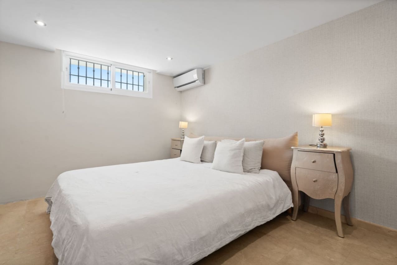 5 Zimmer Villa zu verkaufen in Marbella mit Pool Garage - 2.295.000 € (Ref: 9616516)