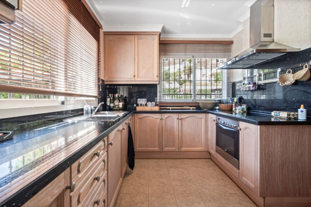 5 Zimmer Villa zu verkaufen in Marbella mit Pool Garage - 2.295.000 € (Ref: 9616516)