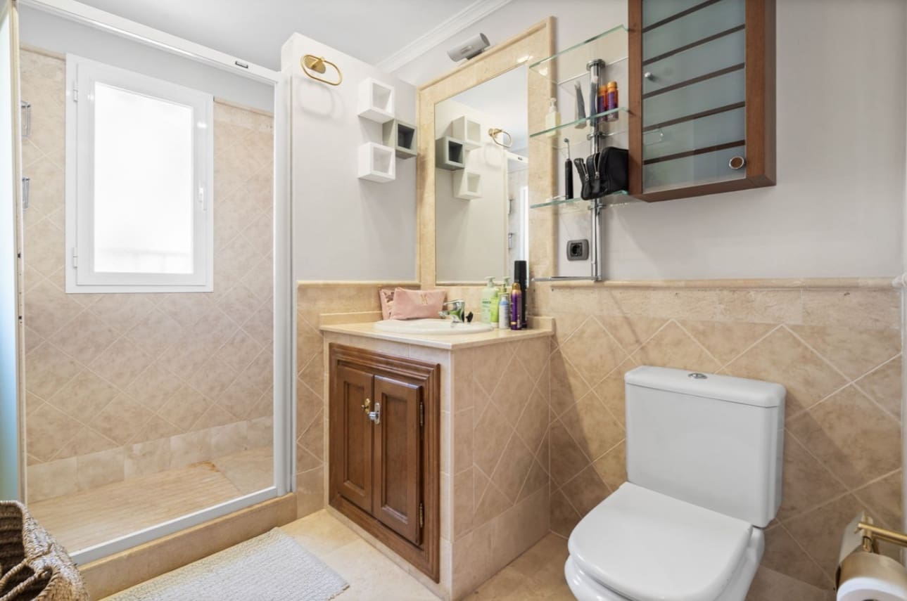 5 Zimmer Villa zu verkaufen in Marbella mit Pool Garage - 2.295.000 € (Ref: 9616516)