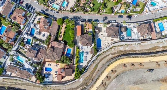 5 Zimmer Villa zu verkaufen in Marbella mit Pool Garage - 2.295.000 € (Ref: 9616516)