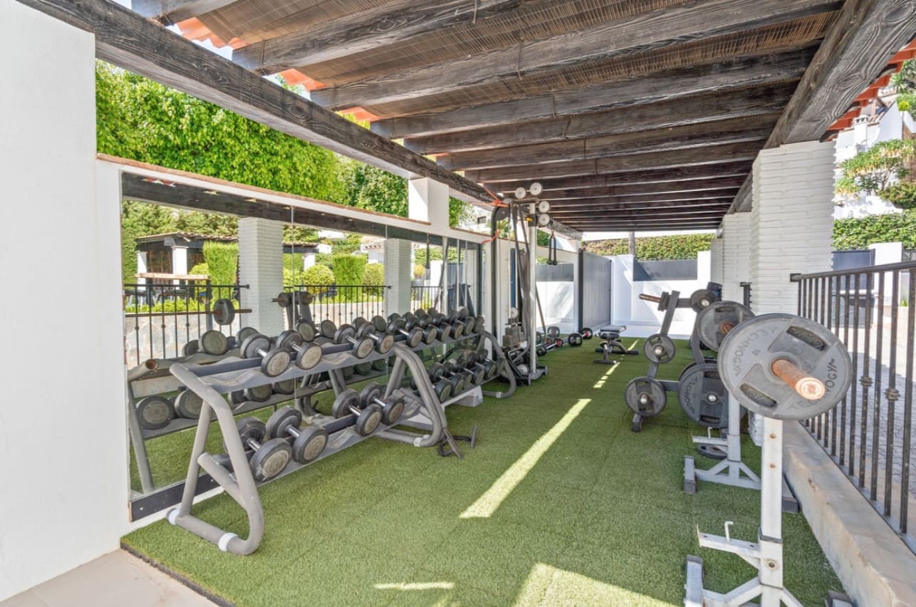 5 soveværelse Villa til salg i Marbella med swimmingpool garage - € 2.295.000 (Ref: 9616516)