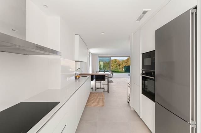 3 soveværelse Semi-Rækkehus til salg i Marbella med swimmingpool - € 1.295.000 (Ref: 9616521)