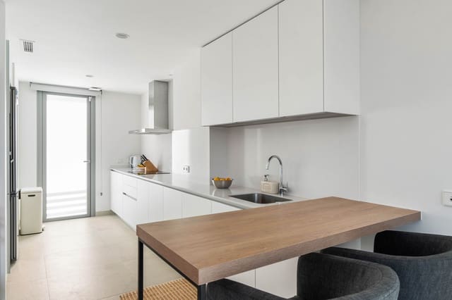 3 soveværelse Semi-Rækkehus til salg i Marbella med swimmingpool - € 1.295.000 (Ref: 9616521)