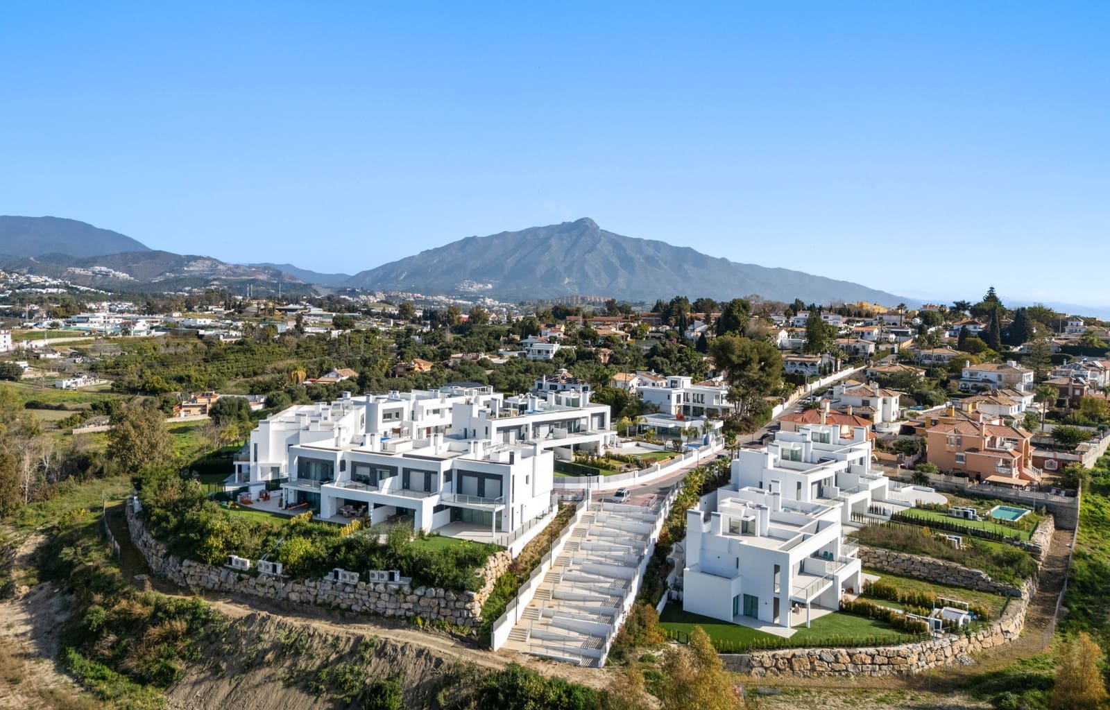 3 chambre Villa/Maison Semi-Mitoyenne à vendre à Marbella avec piscine - 1 295 000 € (Ref: 9616521)